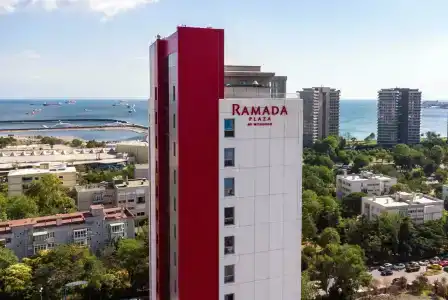 Ramada & Suites by Wyndham İstanbul Ataköy - 1