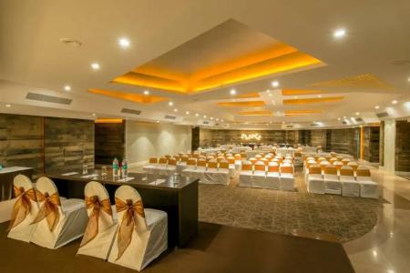 Howard Plaza The Fern, - 60