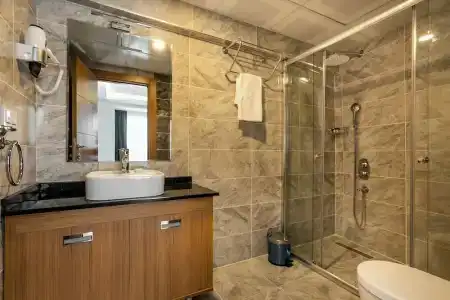 Mogons Exclusive - 9