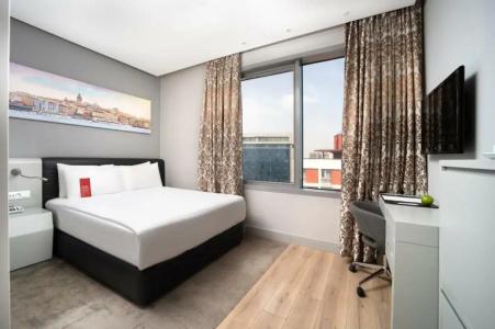 Ramada & Suites by Wyndham İstanbul Ataköy - 57