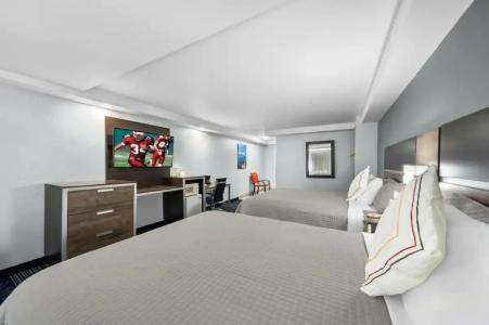 The Admiralty Inn & Suites - 70