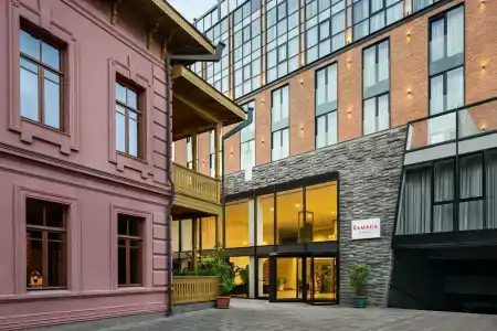 Ramada by Wyndham Tbilisi Old City - 1