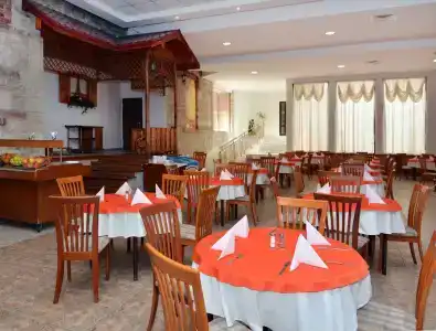 Estreya Palace - 39
