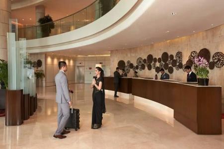 Courtyard by Marriott Mumbai International Airport - 8