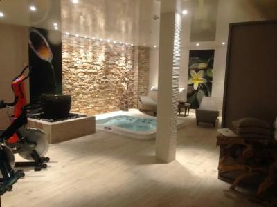 Best Western Premier Le Patio des Artistes Wellness Jacuzzi - 33