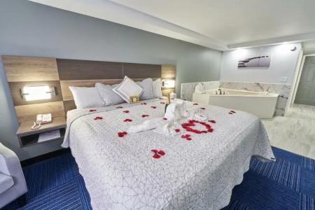 The Admiralty Inn & Suites - 31