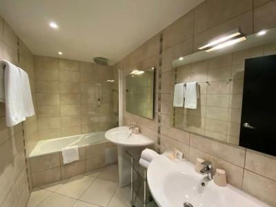 Best Western Premier Le Patio des Artistes Wellness Jacuzzi - 87