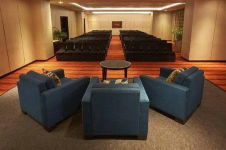 Courtyard by Marriott Mumbai International Airport - 19