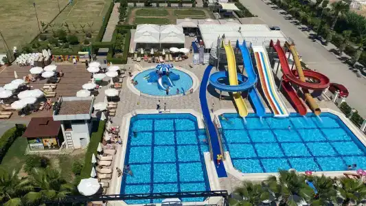 The Lumos Deluxe Resort & Spa - 15