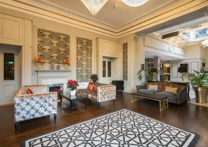 Bonnington & Leisure Centre - 6