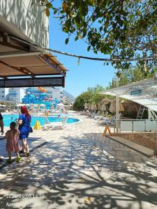 Blue Wave Suite - 53