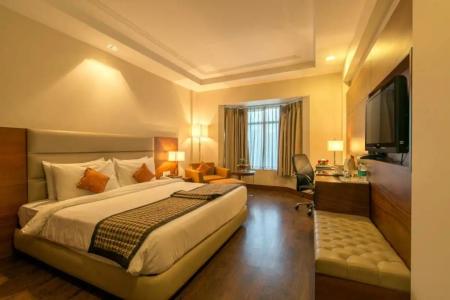 Howard Plaza The Fern, - 68