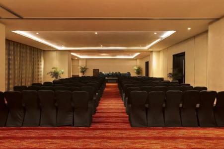 Courtyard by Marriott Mumbai International Airport - 63