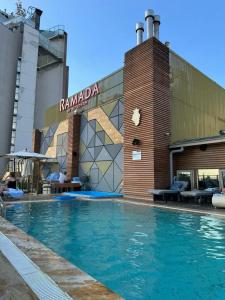 Ramada by Wyndham Istanbul Pera - 9