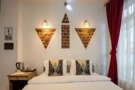 Corner Hot - 5