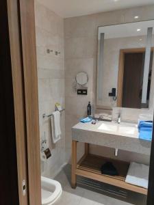 Ramada Encore by Wyndham - 60