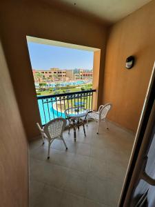 Titanic Palace - Families and Couples only - 95