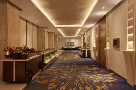 Courtyard by Marriott Mumbai International Airport - 40