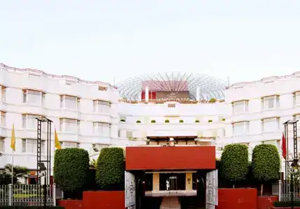 Howard Plaza The Fern, - 3