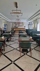 Avant Pool&Terrace - 38