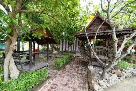 Paradise Resort - 8