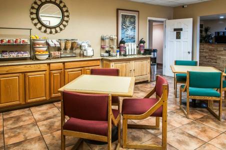 Rodeway Inn East - 24