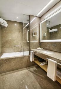 DoubleTree by Hilton Istanbul-Avcilar - 9