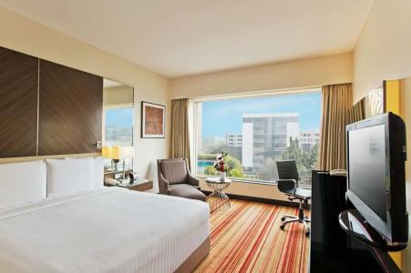 Courtyard by Marriott Mumbai International Airport - 71