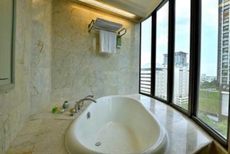 Evergreen Laurel Bangkok - 18