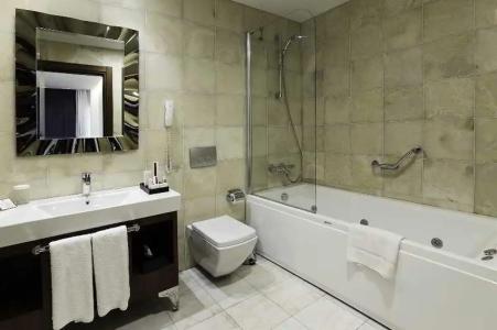 Ramada & Suites by Wyndham İstanbul Ataköy - 38