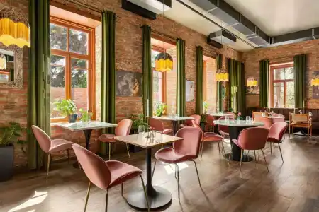 Ramada by Wyndham Tbilisi Old City - 17