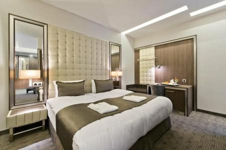 Congress Avenue - 32