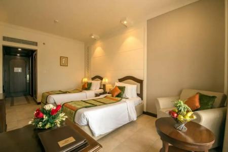 Howard Plaza The Fern, - 90