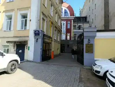 Петровский двор - 18