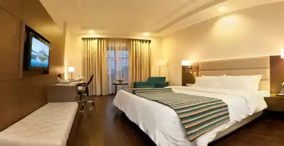 Howard Plaza The Fern, - 76