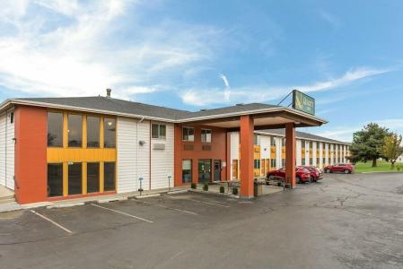 Quality Inn Airport - 9
