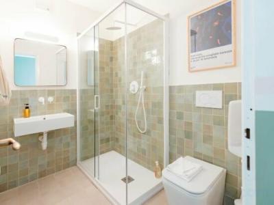 Tomato Backpackers - 38