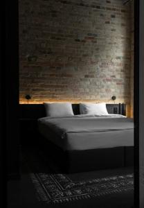Globe Runner & Hostel - 73