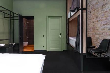Globe Runner & Hostel - 21