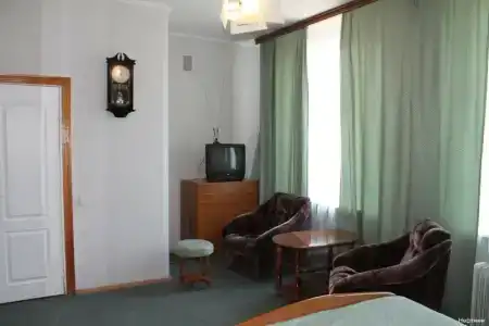Нефтяник - 37