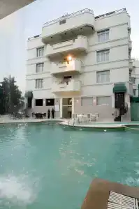 Howard Plaza The Fern, - 26