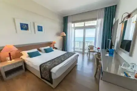 Denizkizi & Denizkizi Royal Seafront Resort & Restaurant & Beach Club - 2