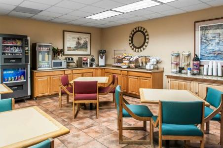 Rodeway Inn East - 38