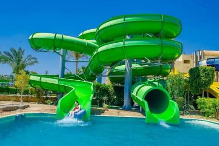 Titanic Palace - Families and Couples only - 15