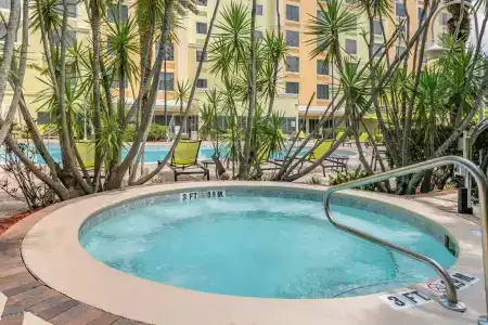 Comfort Suites Maingate East - 15