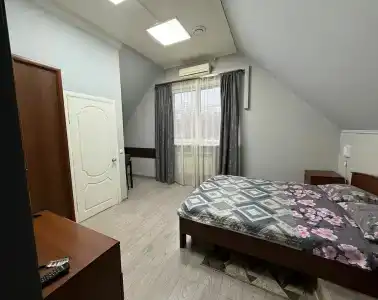 У Александра - 29