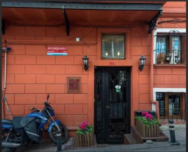 Corner Hot - 32