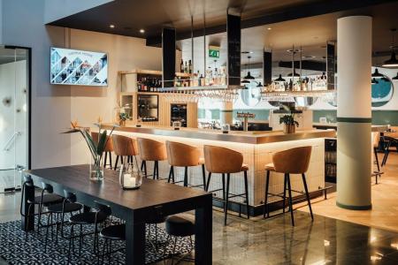 Restaurant & - 18