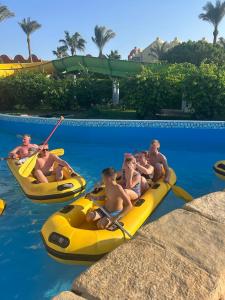 Titanic Palace - Families and Couples only - 61