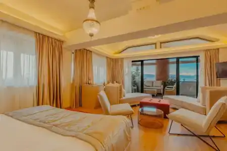 Seventeen Rooms - 43